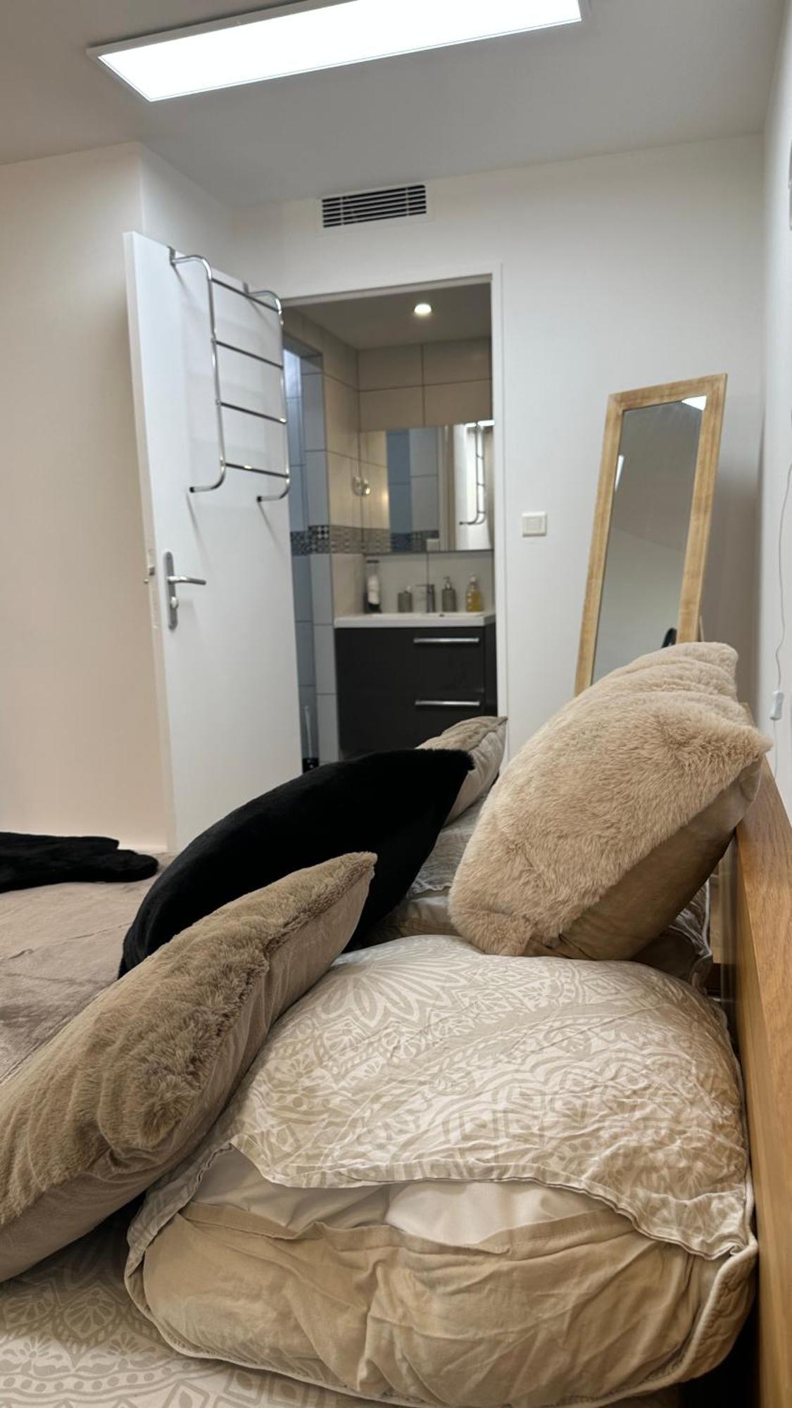 Appartement 5Min To Disneyland, Parking Prive Magny-le-Hongre Kültér fotó